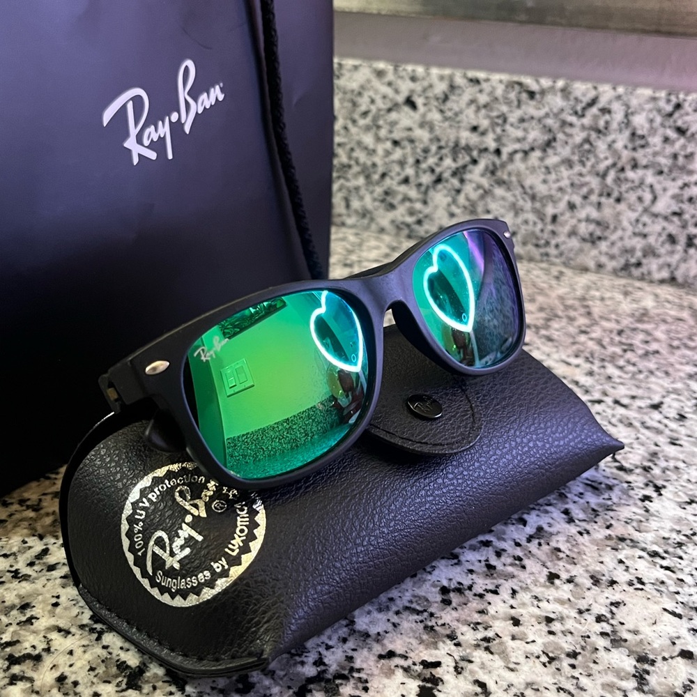 Ray-Ban 2132 New Wayfarer Flash